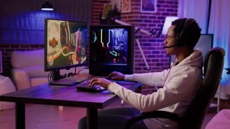 African,American,Gamer,Playing,Intense,Action,Game,In,Tournament,Talking